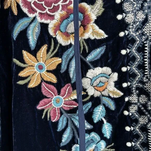 Johnny Was Eleni Velvet Pheasant Top Blouse Floral Embroidered Large Black Blue - Picture 4 of 5